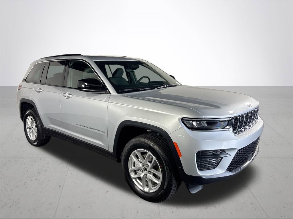 New 2026 Jeep Grand Cherokee Laredo w/ Trailer Tow Package AWD/4WD image 4