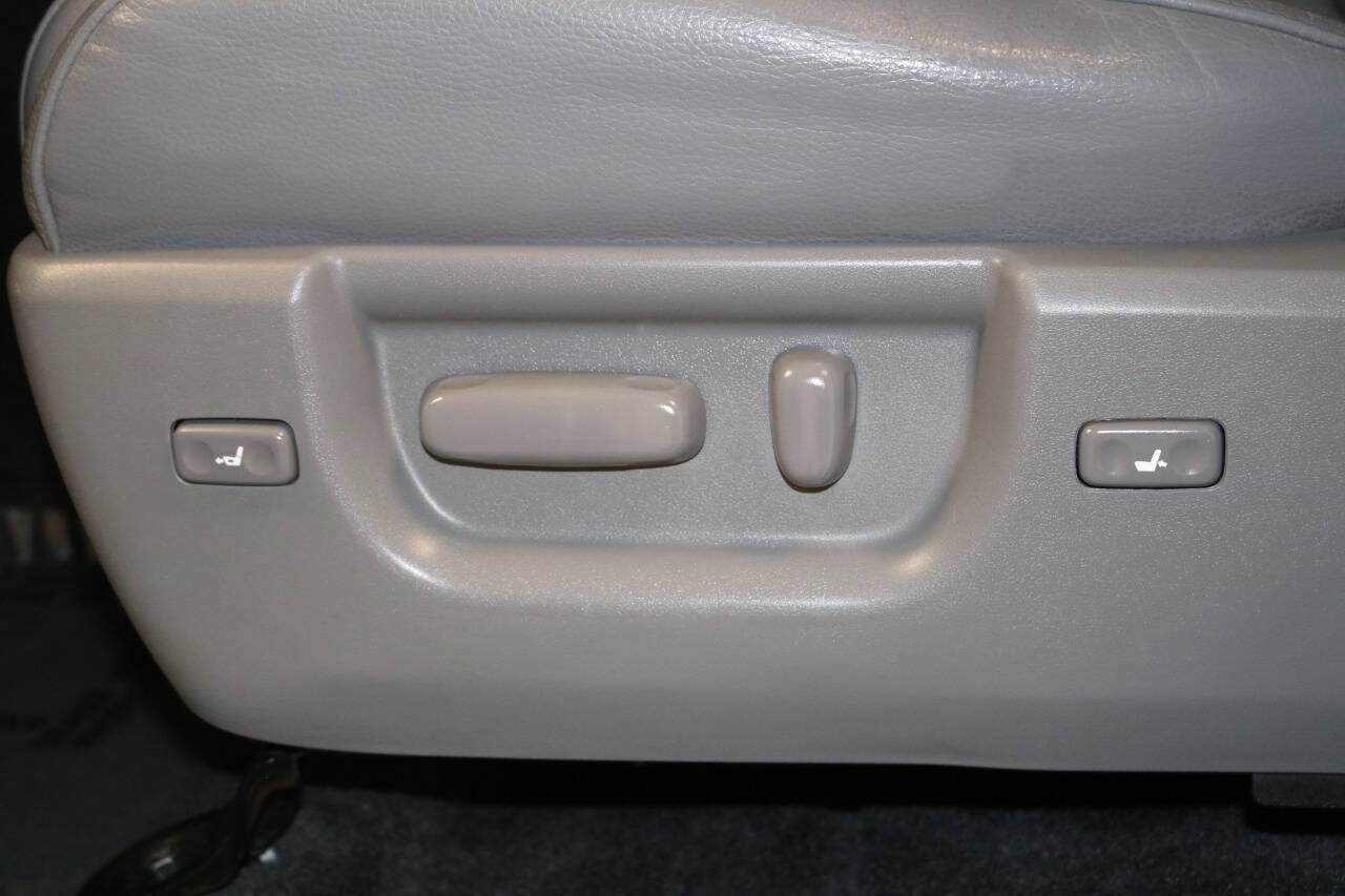 Used 2017 Toyota Sequoia Limited w/ Safety & Convenience Package AWD/4WD image 79