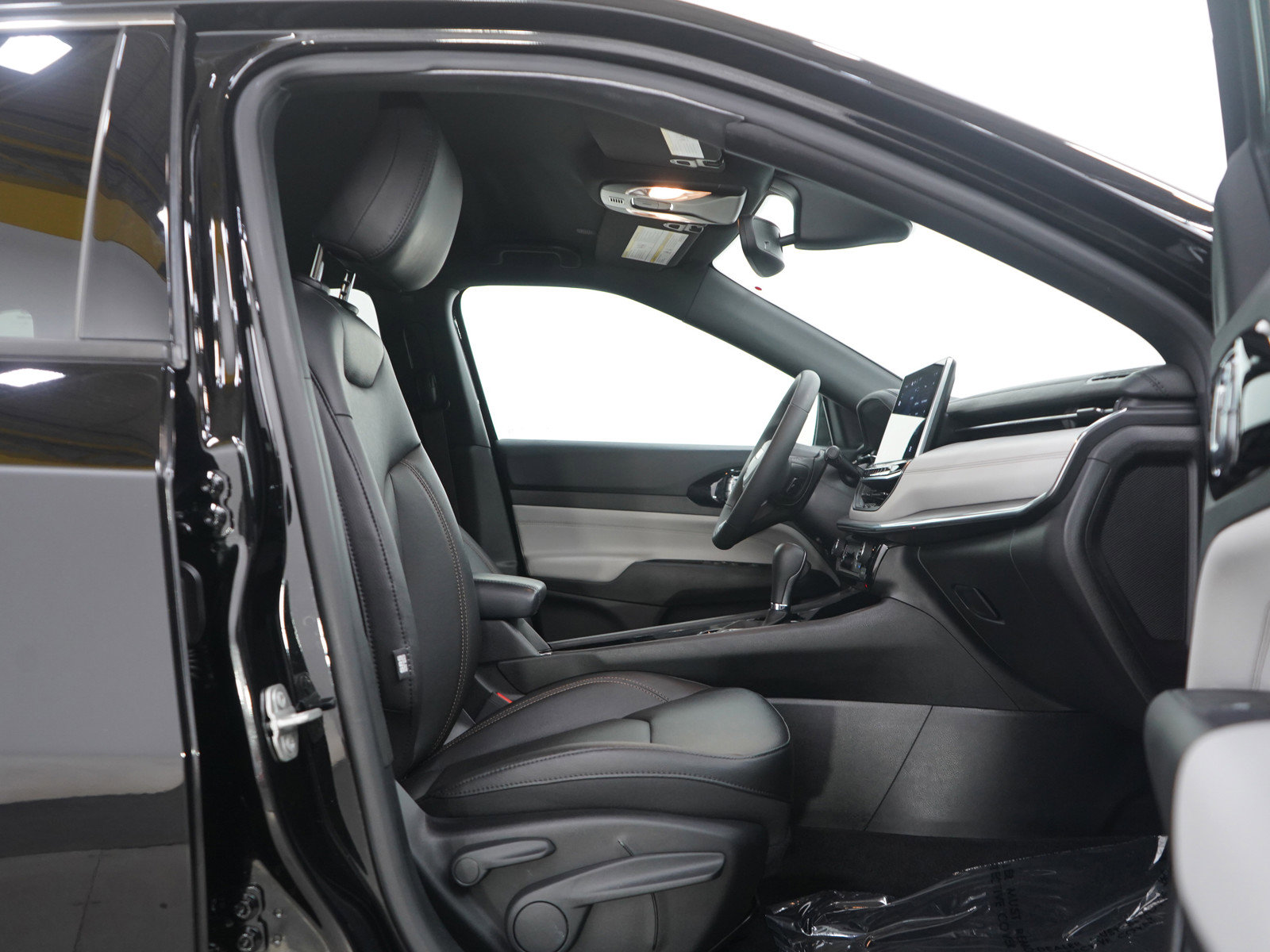 Used 2024 Jeep Compass Limited image 11