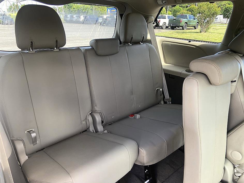 Used 2016 Toyota Sienna XLE FWD image 20