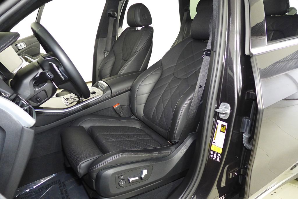 Used 2023 BMW X5 xDrive40i w/ Parking Assistance Package image 22