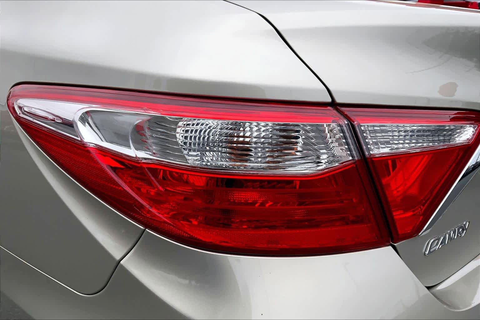Used 2017 Toyota Camry XLE FWD image 29