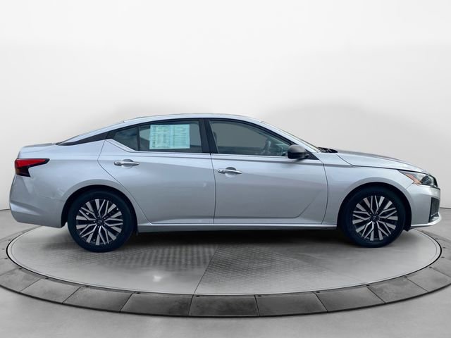 Used 2024 Nissan Altima 2.5 SV image 6