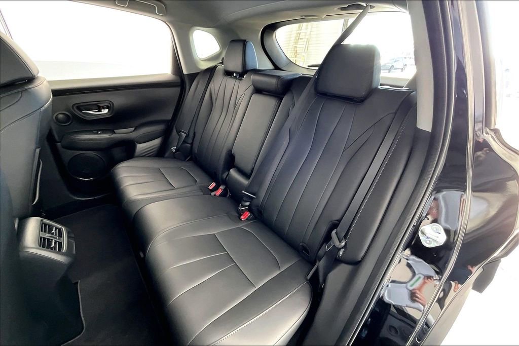 Certified 2025 Acura ADX AWD image 32