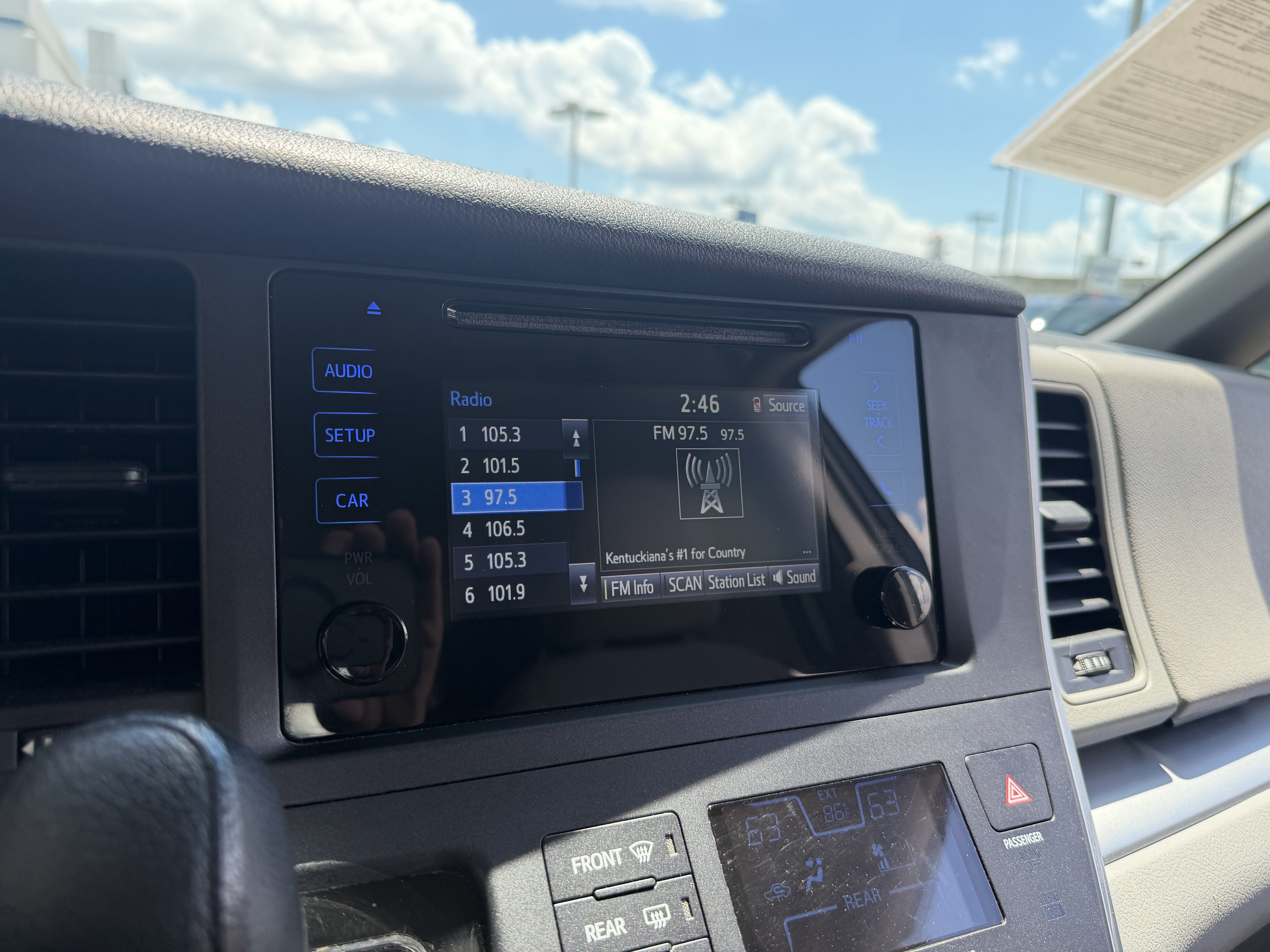 Used 2017 Toyota Sienna L FWD image 35