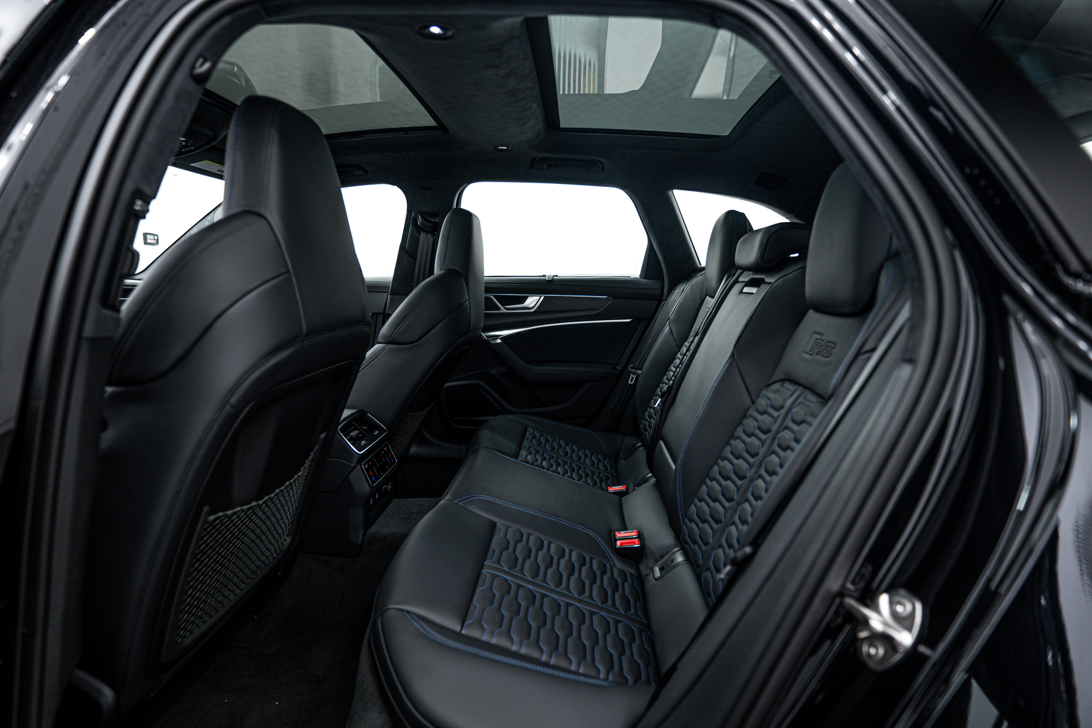 New 2025 Audi RS 6 performance image 16