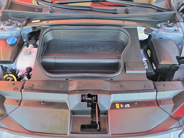 Used 2023 Hyundai Ioniq 6 Limited image 30