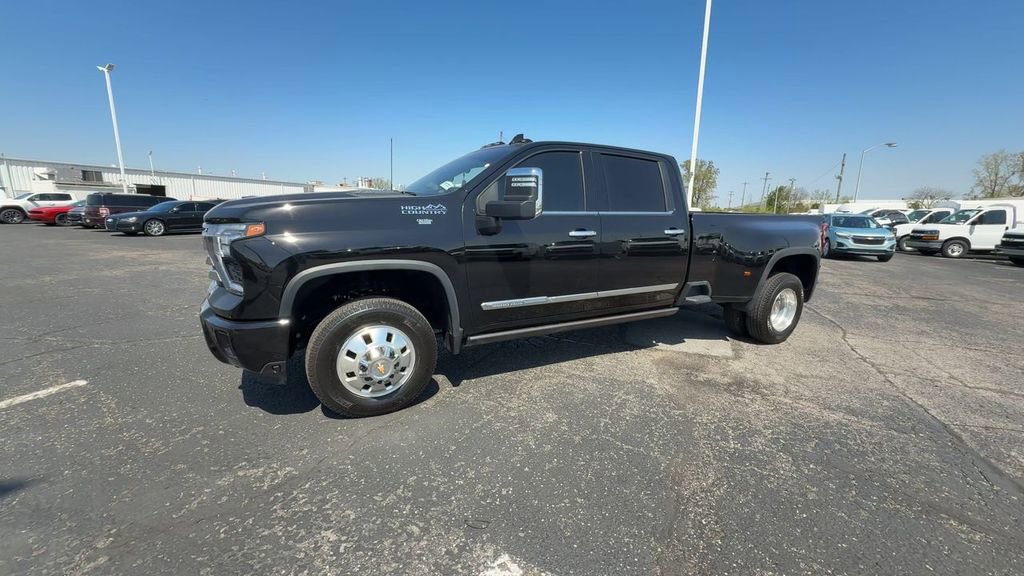Used 2026 Chevrolet Silverado 3500 High Country w/ Technology Package AWD/4WD image 4