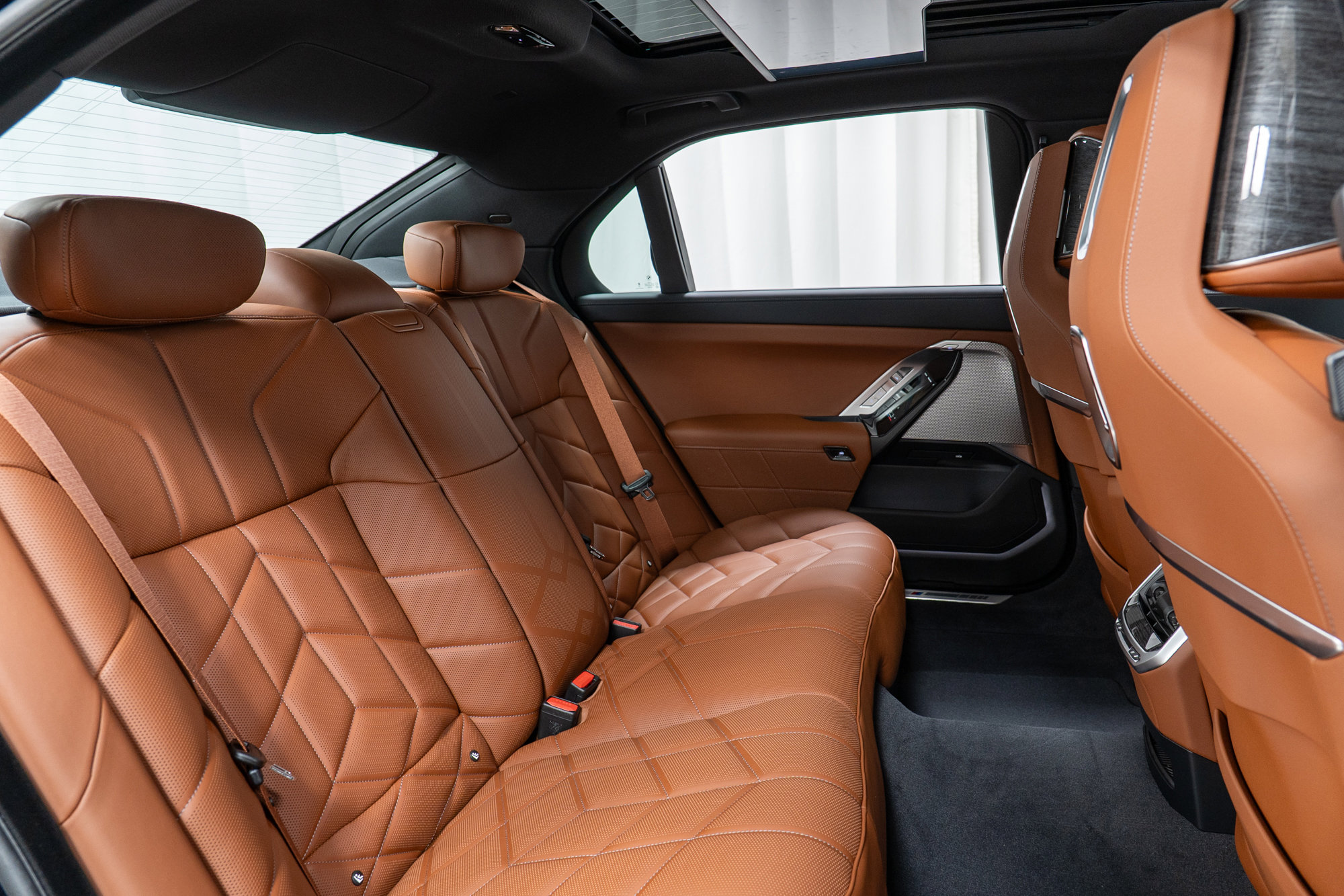 Used 2025 BMW 760i xDrive w/ Executive Package image 30