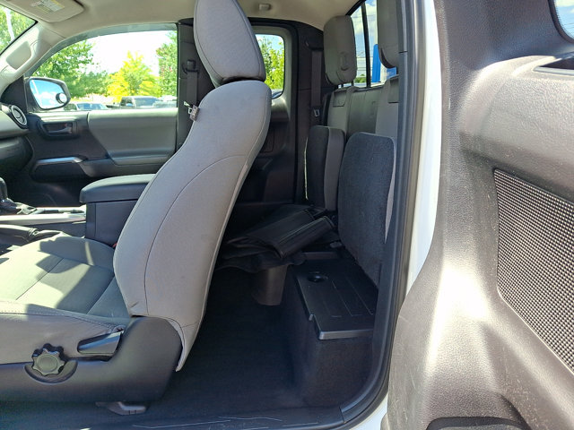 Used 2017 Toyota Tacoma SR5 AWD/4WD image 10