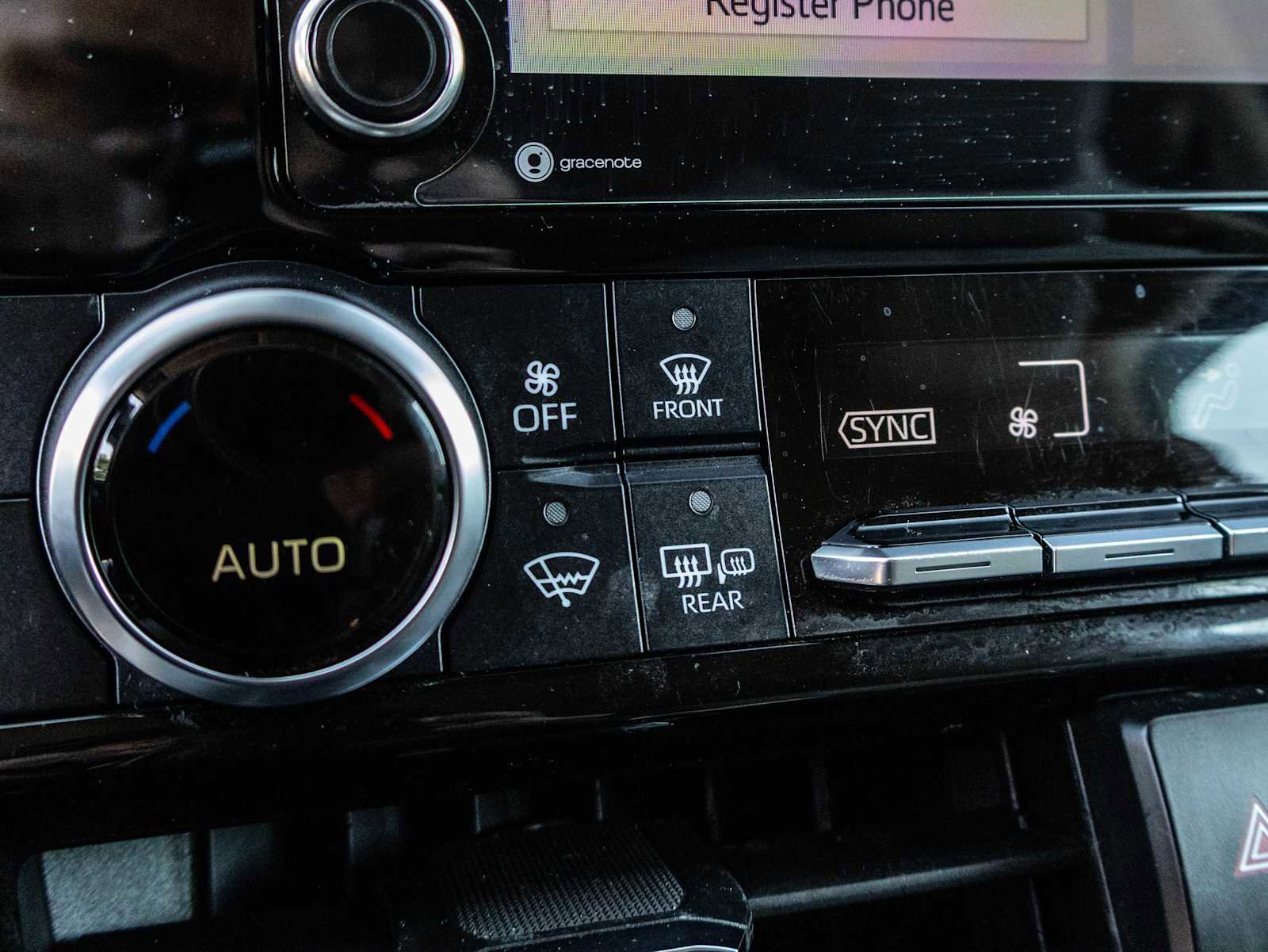 Used 2022 Toyota Highlander LE FWD image 35