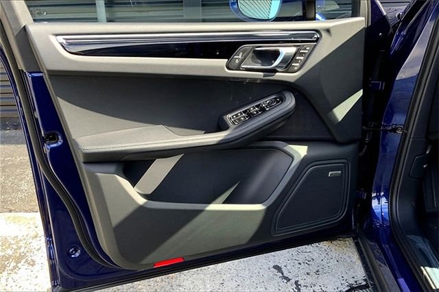 Certified 2026 Porsche Macan image 27