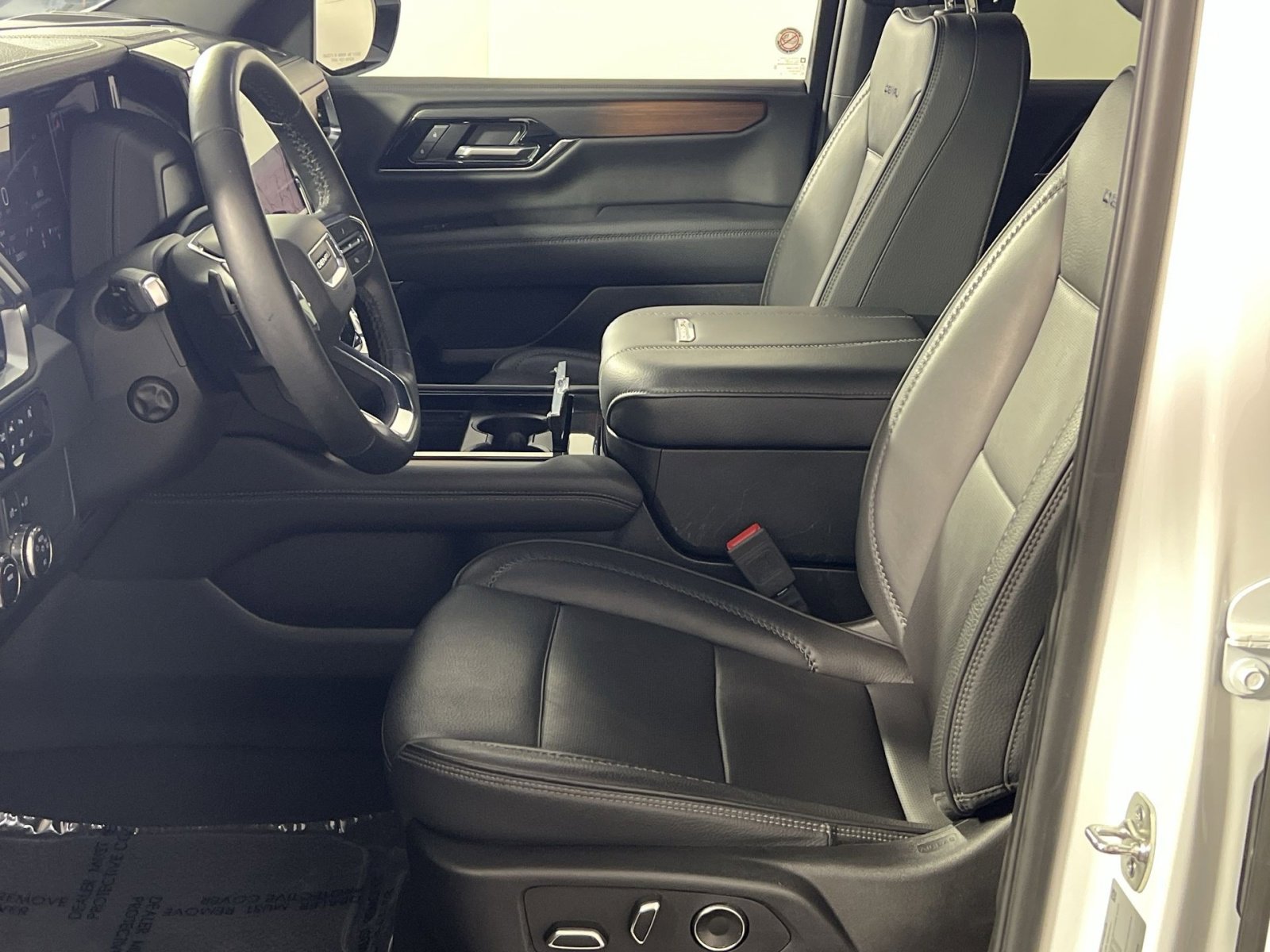 Used 2025 GMC Yukon XL Denali image 12