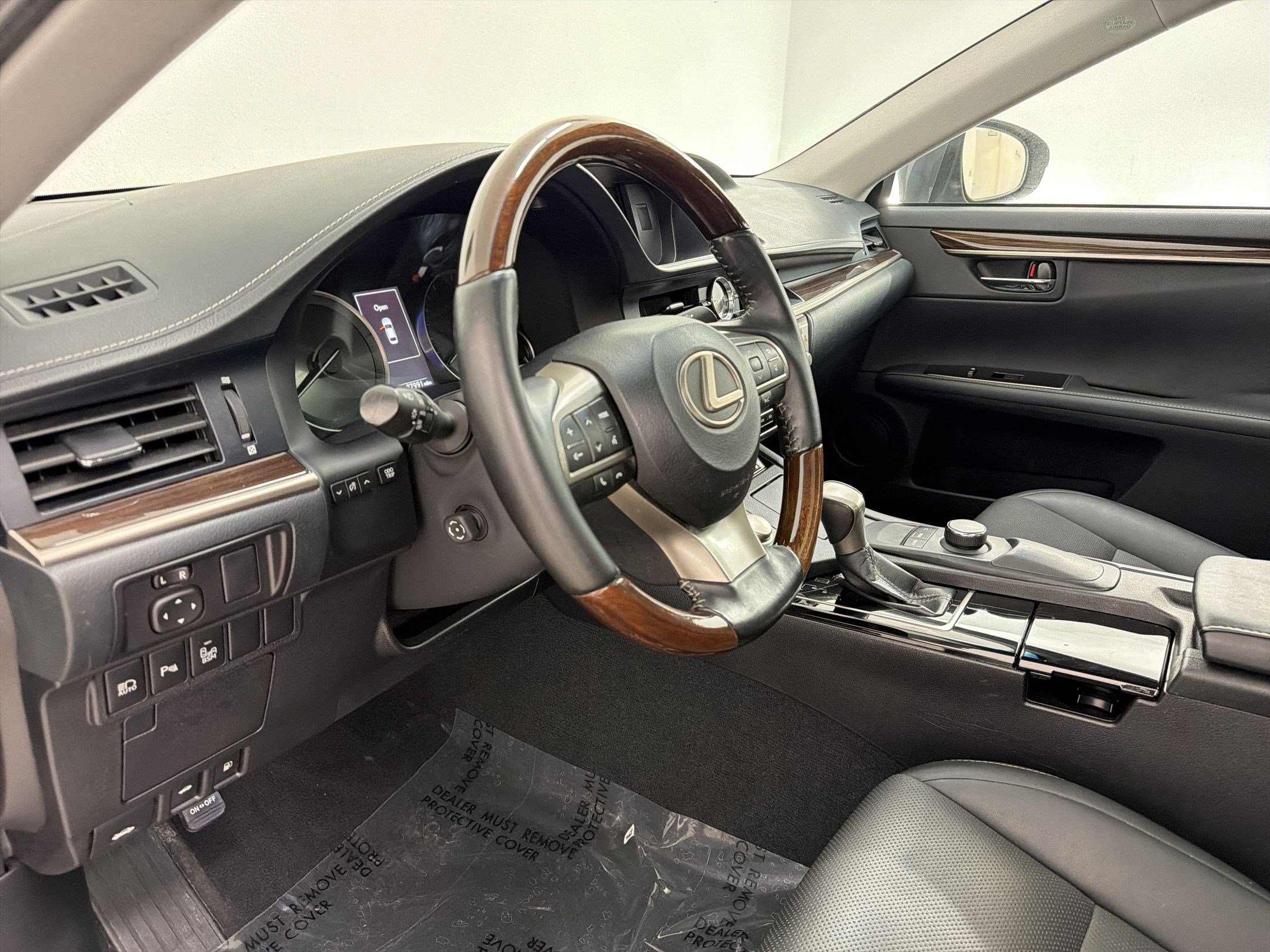 Used 2017 Lexus ES 350 w/ Premium Package image 4