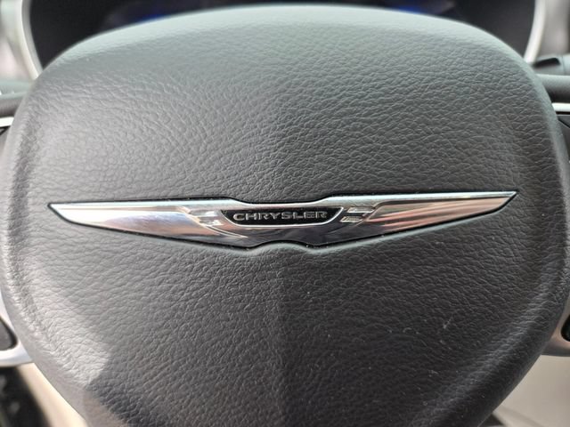 Used 2022 Chrysler Pacifica Touring-L FWD image 36