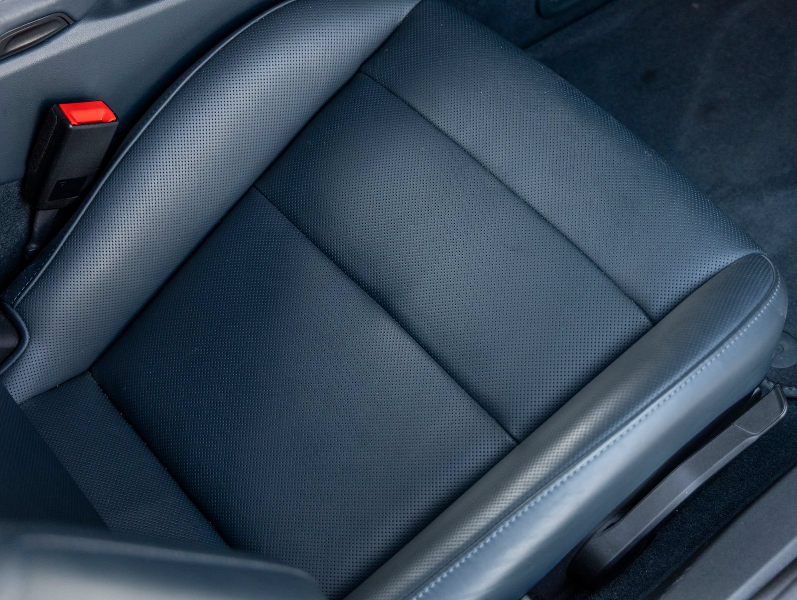 Certified 2024 Porsche 718 Cayman RWD image 35