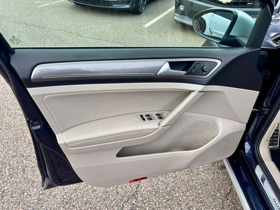 Used 2017 Volkswagen Golf Alltrack SEL image 9