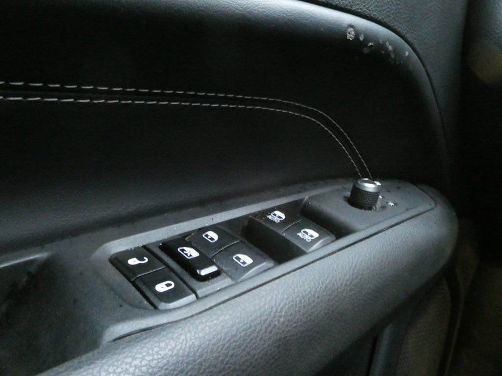 Used 2023 Jeep Compass Altitude AWD/4WD image 7