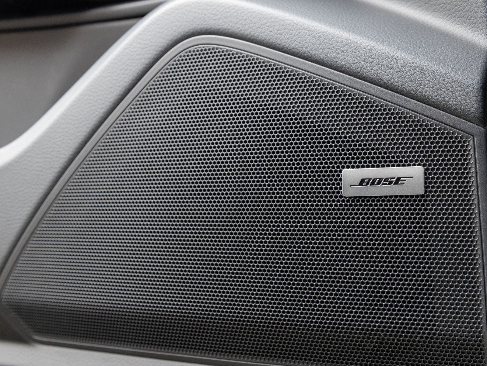 Certified 2023 Porsche Cayenne Platinum Edition image 20