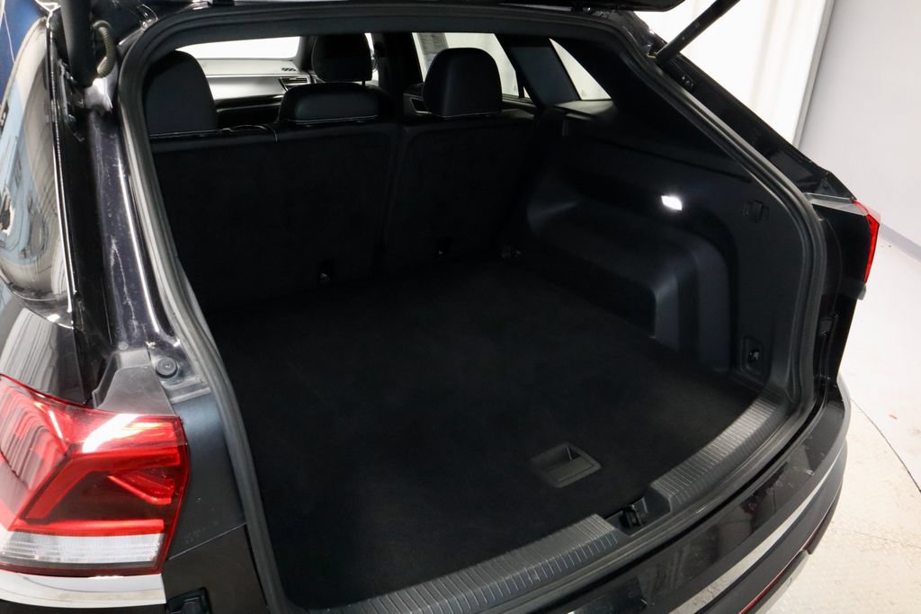 Used 2025 Volkswagen Atlas Cross Sport SE FWD image 13