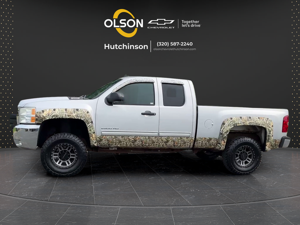 Used 2010 Chevrolet Silverado 2500 LT w/ Interior Plus Package AWD/4WD image 3
