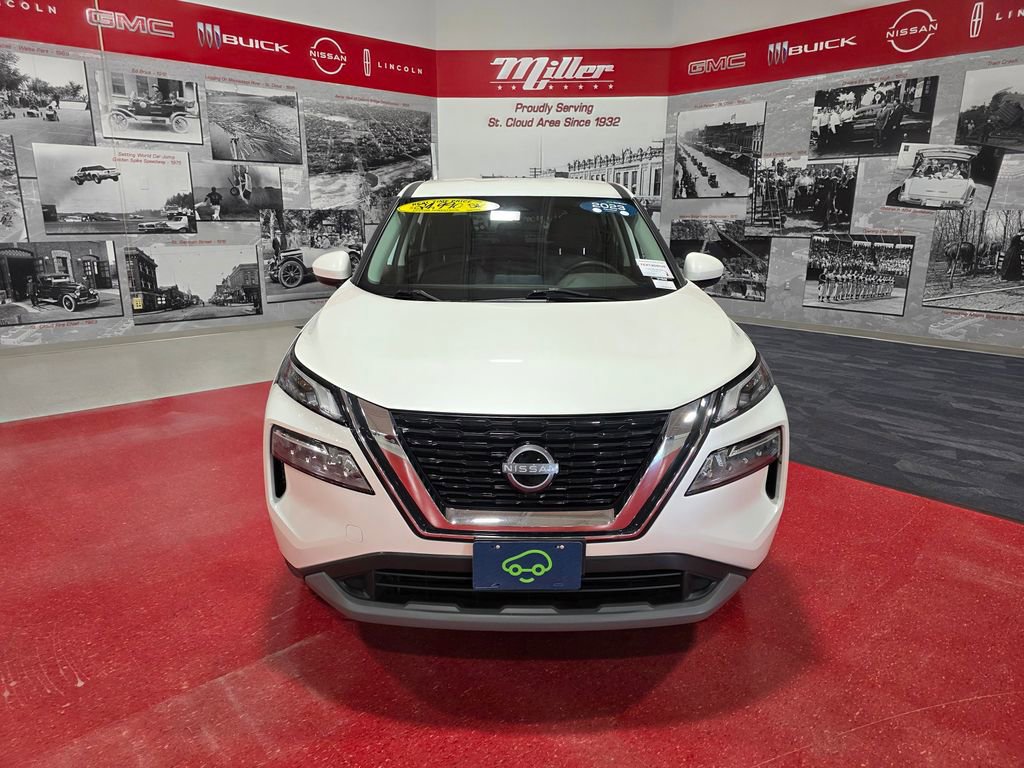 Used 2023 Nissan Rogue SV image 9