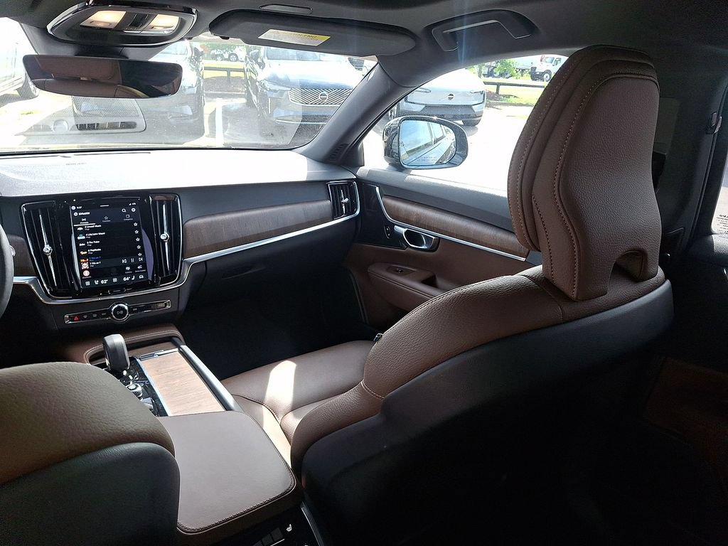 Certified 2024 Volvo V90 B6 Cross Country Plus w/ Protection Package Premier AWD/4WD image 11