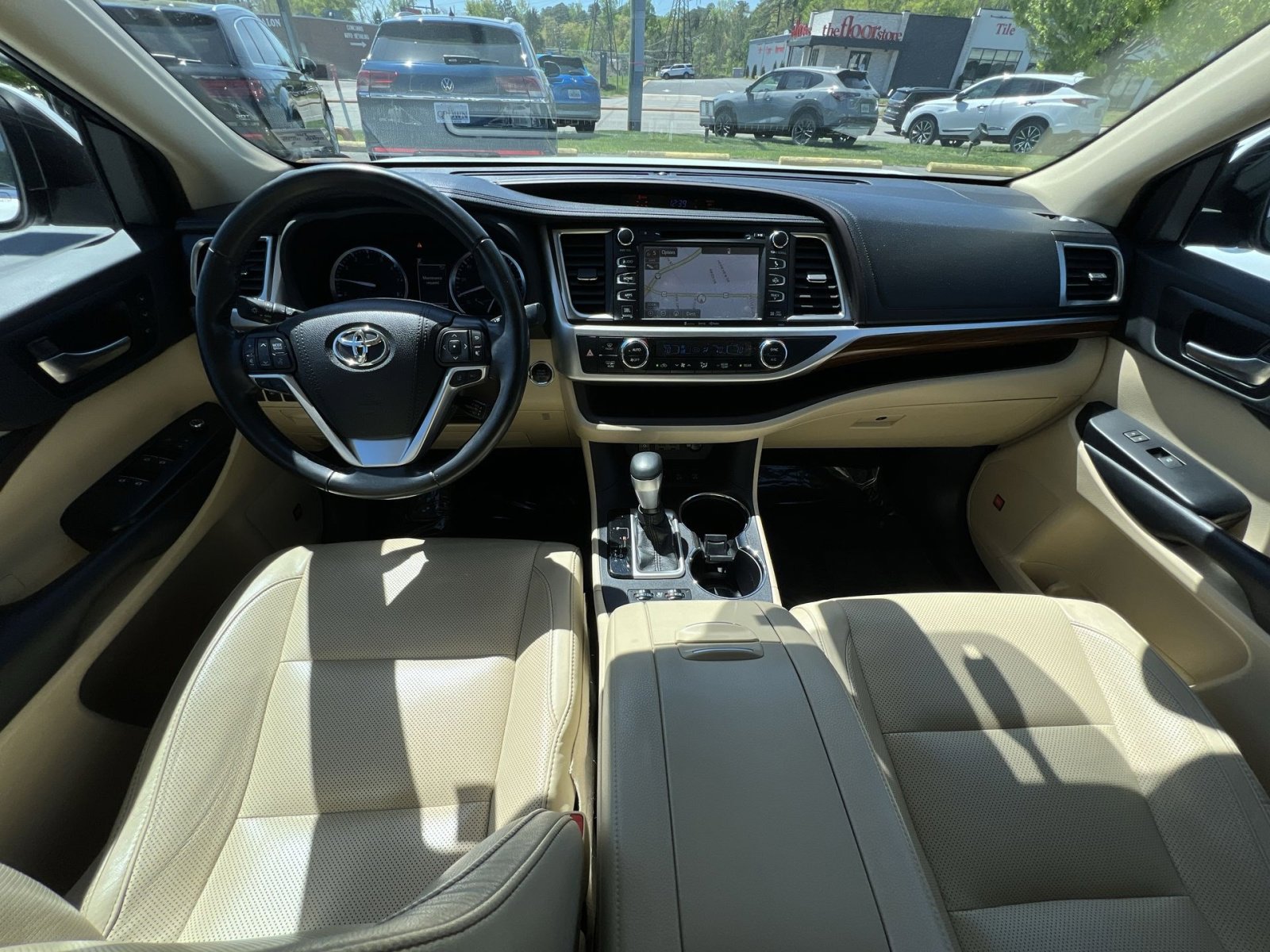 Used 2019 Toyota Highlander Limited Platinum image 2