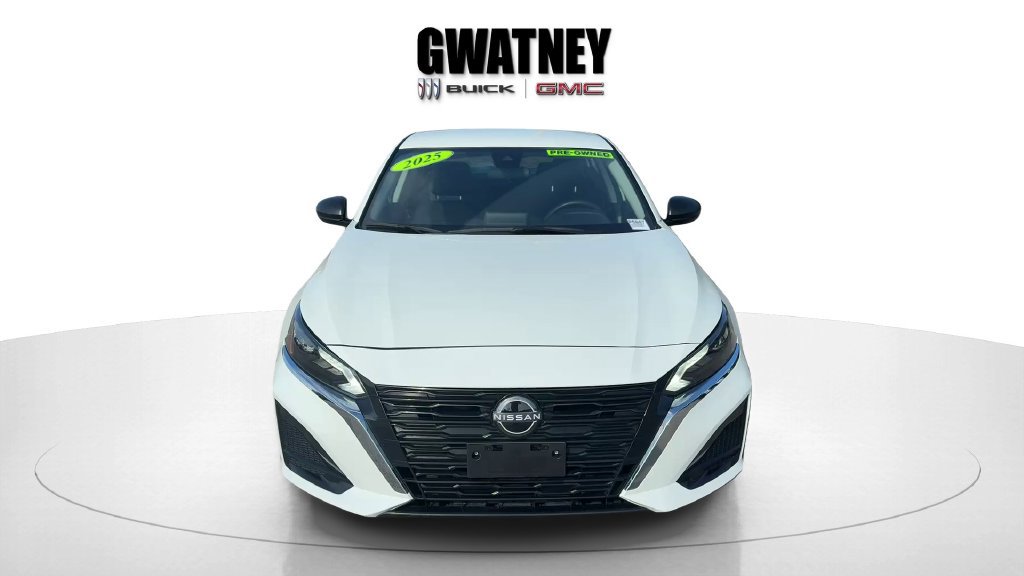Used 2025 Nissan Altima 2.5 SV FWD image 8