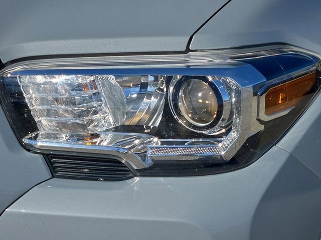 Used 2020 Toyota Tacoma TRD Off-Road image 7