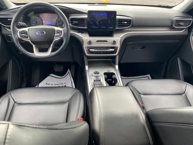 Used 2023 Ford Explorer XLT image 3