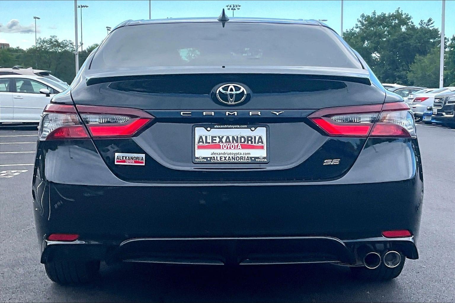 Used 2023 Toyota Camry SE w/ Audio Upgrade Package FWD image 4