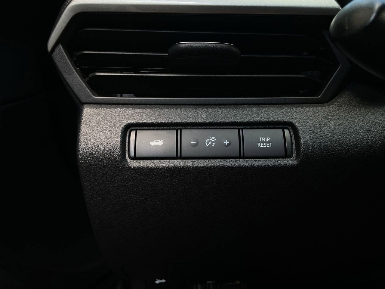 Used 2025 Nissan Altima 2.5 SV FWD image 21