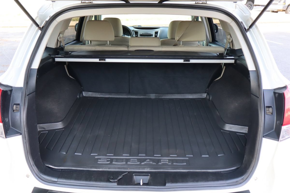 Used 2010 Subaru Outback 2.5i Premium AWD/4WD image 14