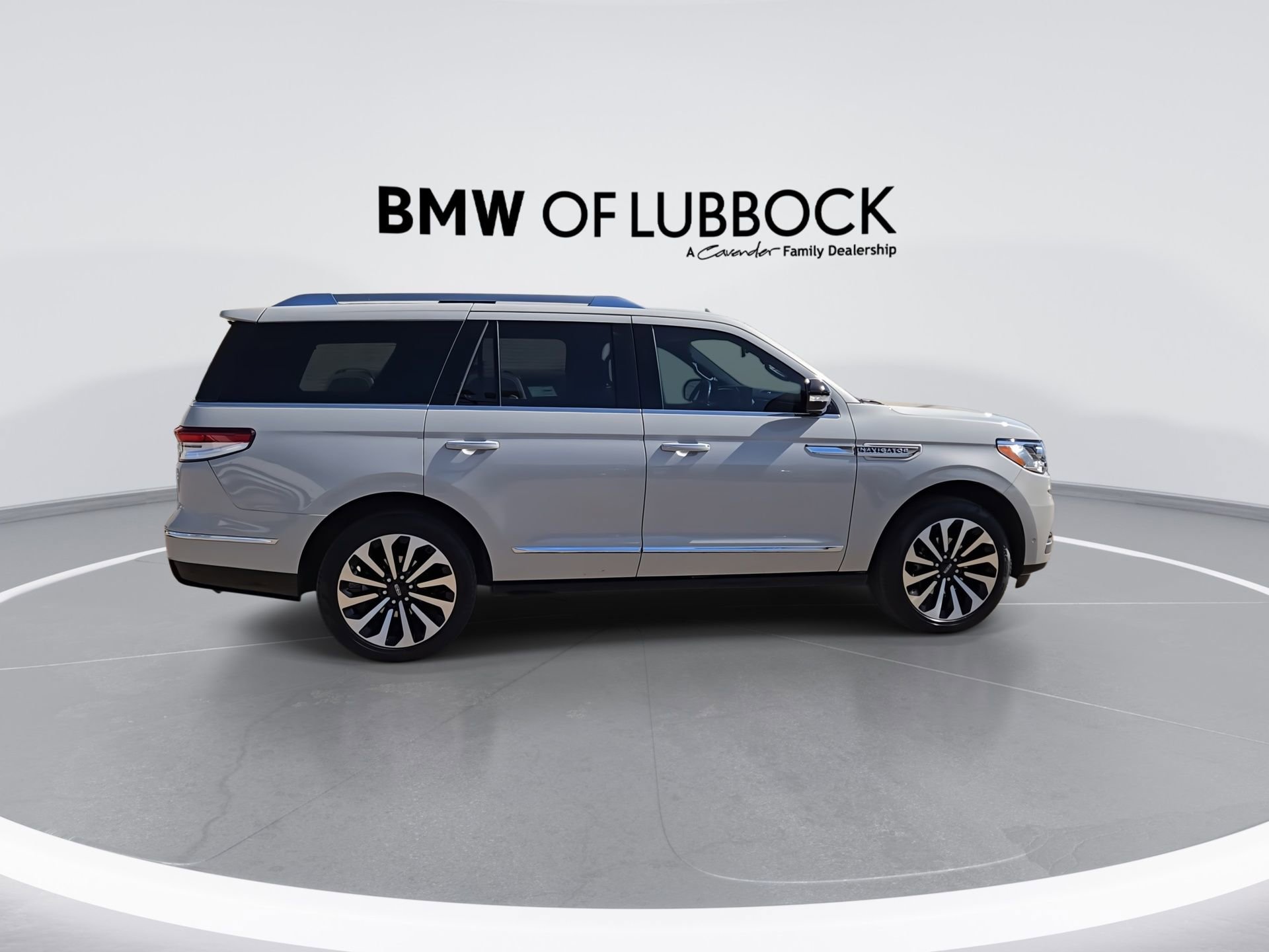 Used 2022 Lincoln Navigator Reserve image 9