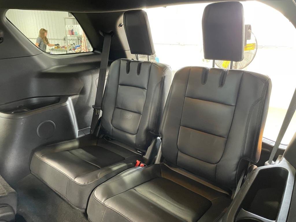 Used 2017 Ford Explorer XLT w/ Equipment Group 202A image 17