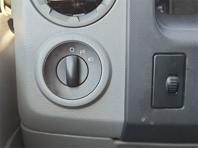 Used 2011 Ford E-350 and Econoline 350 XLT image 15