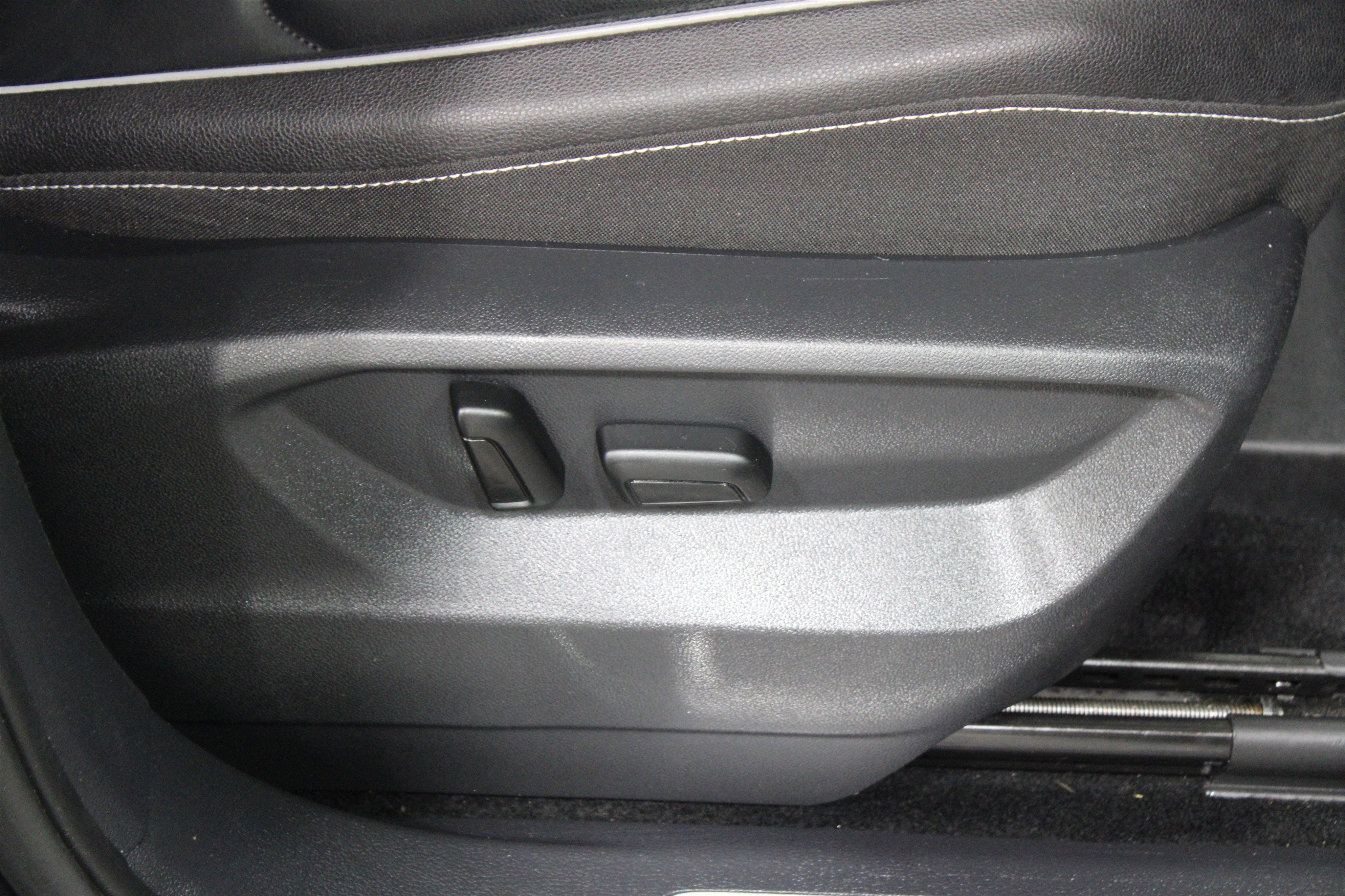 Used 2021 Volkswagen Tiguan SEL Premium R-Line AWD/4WD image 27