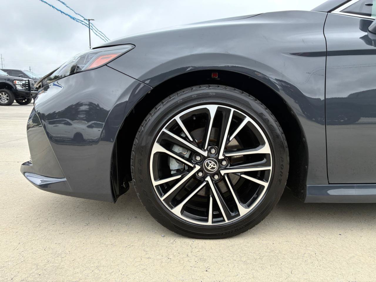 Used 2025 Toyota Camry XLE FWD image 7