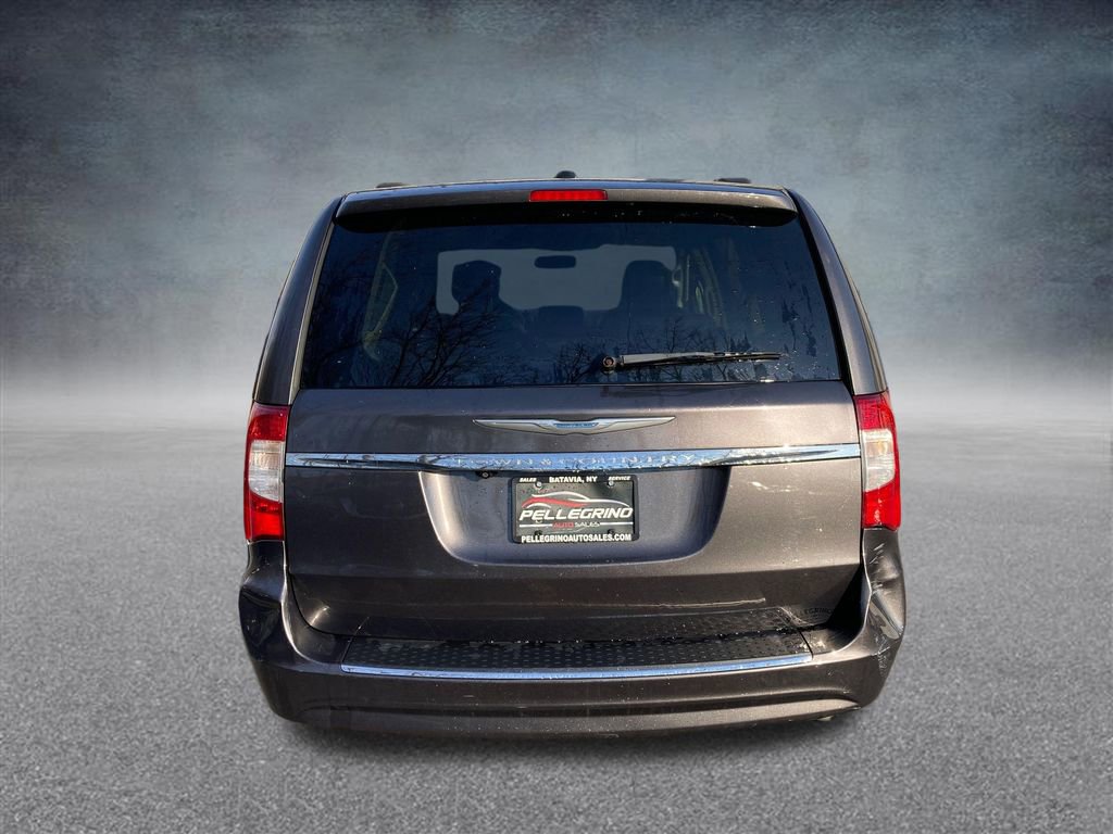 Used 2016 Chrysler Town & Country Touring image 5