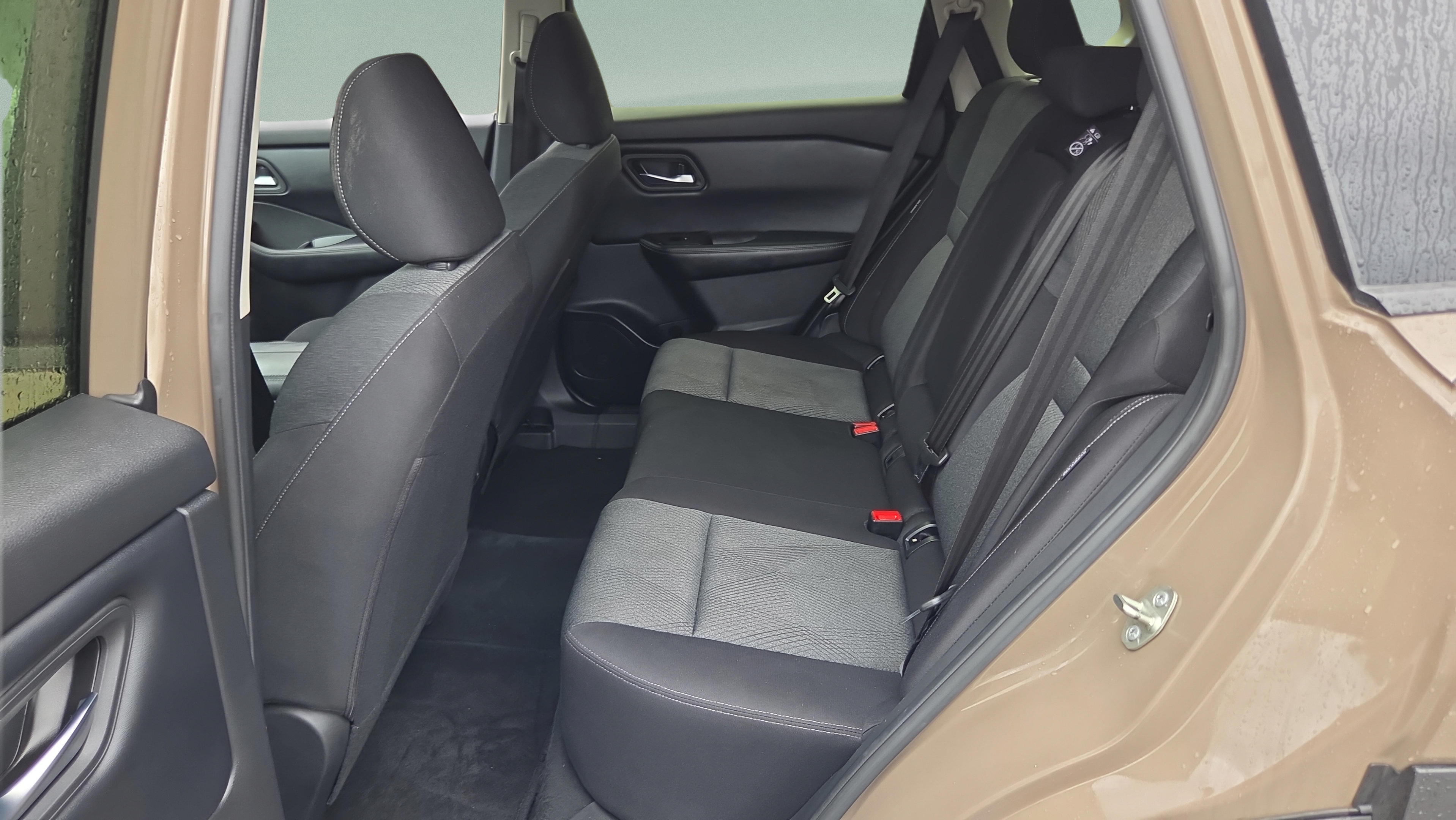 Used 2025 Nissan Rogue SV FWD image 11