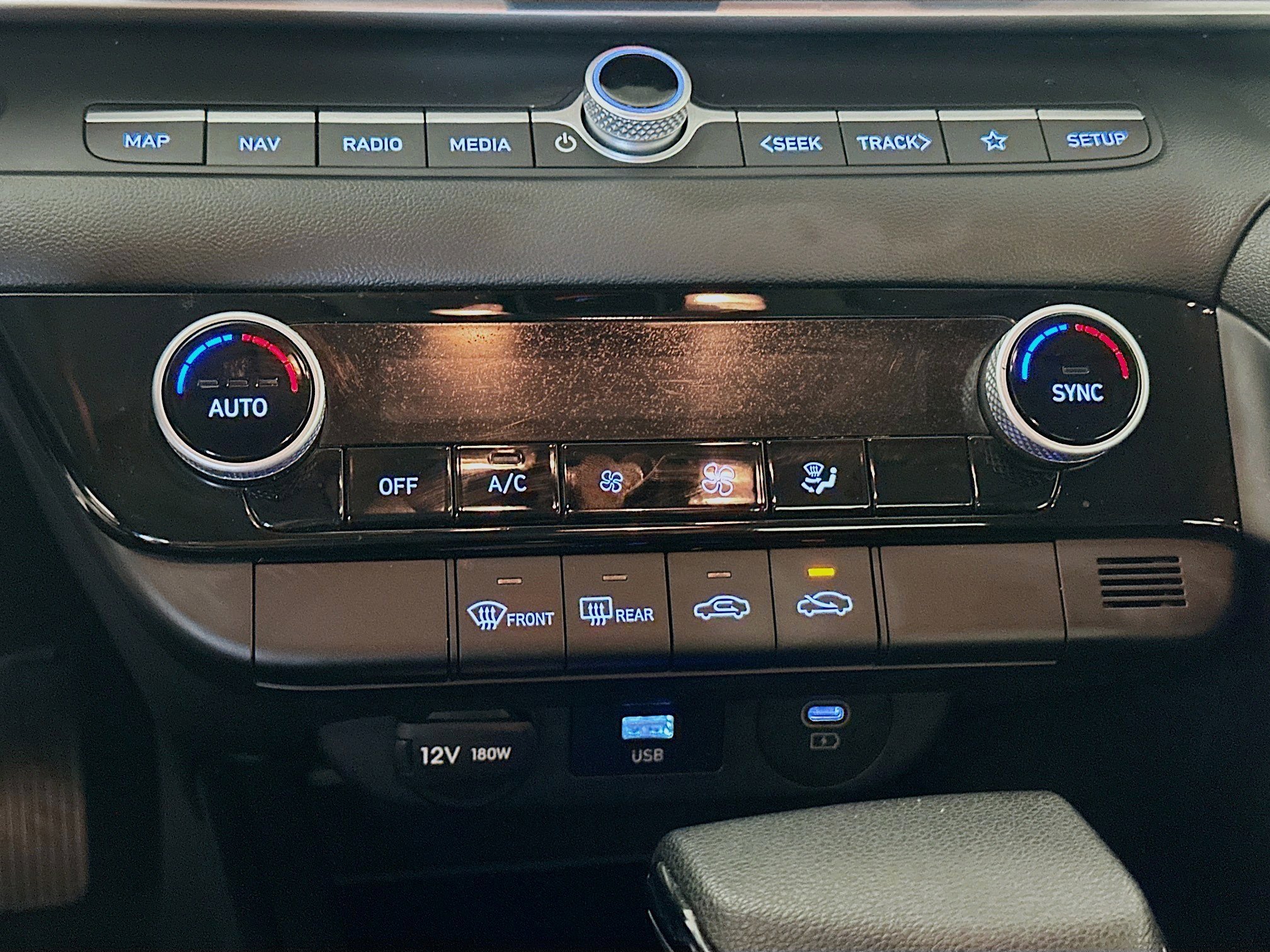 Used 2024 Hyundai Elantra SEL image 24