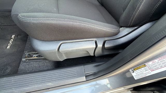 Used 2025 Nissan Rogue S image 21