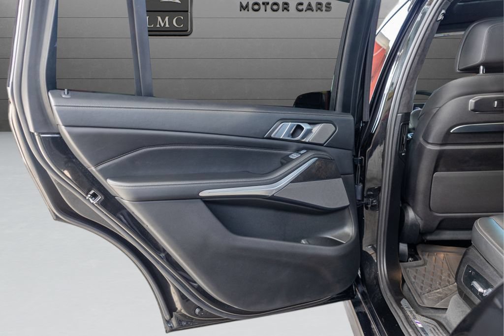 Used 2023 BMW X7 xDrive40i w/ M Sport Package AWD/4WD image 46