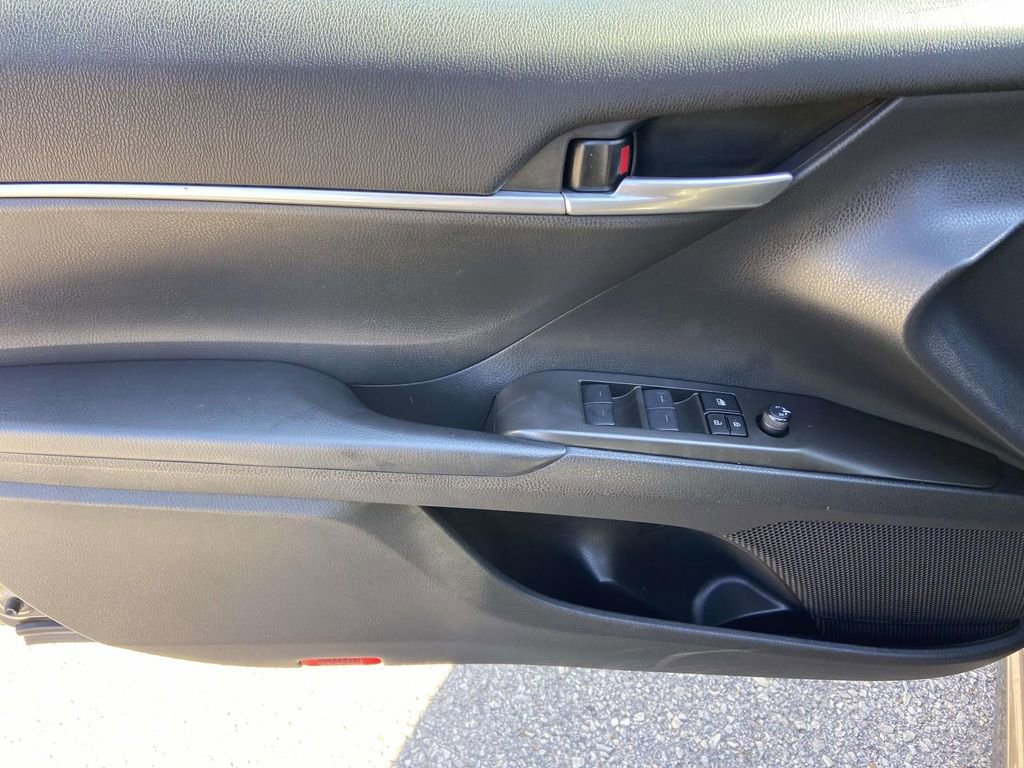 Used 2023 Toyota Camry SE w/ Convenience Package image 11