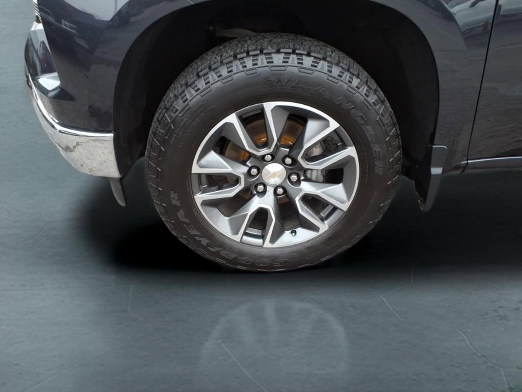 Used 2024 Chevrolet Silverado 1500 LT image 9