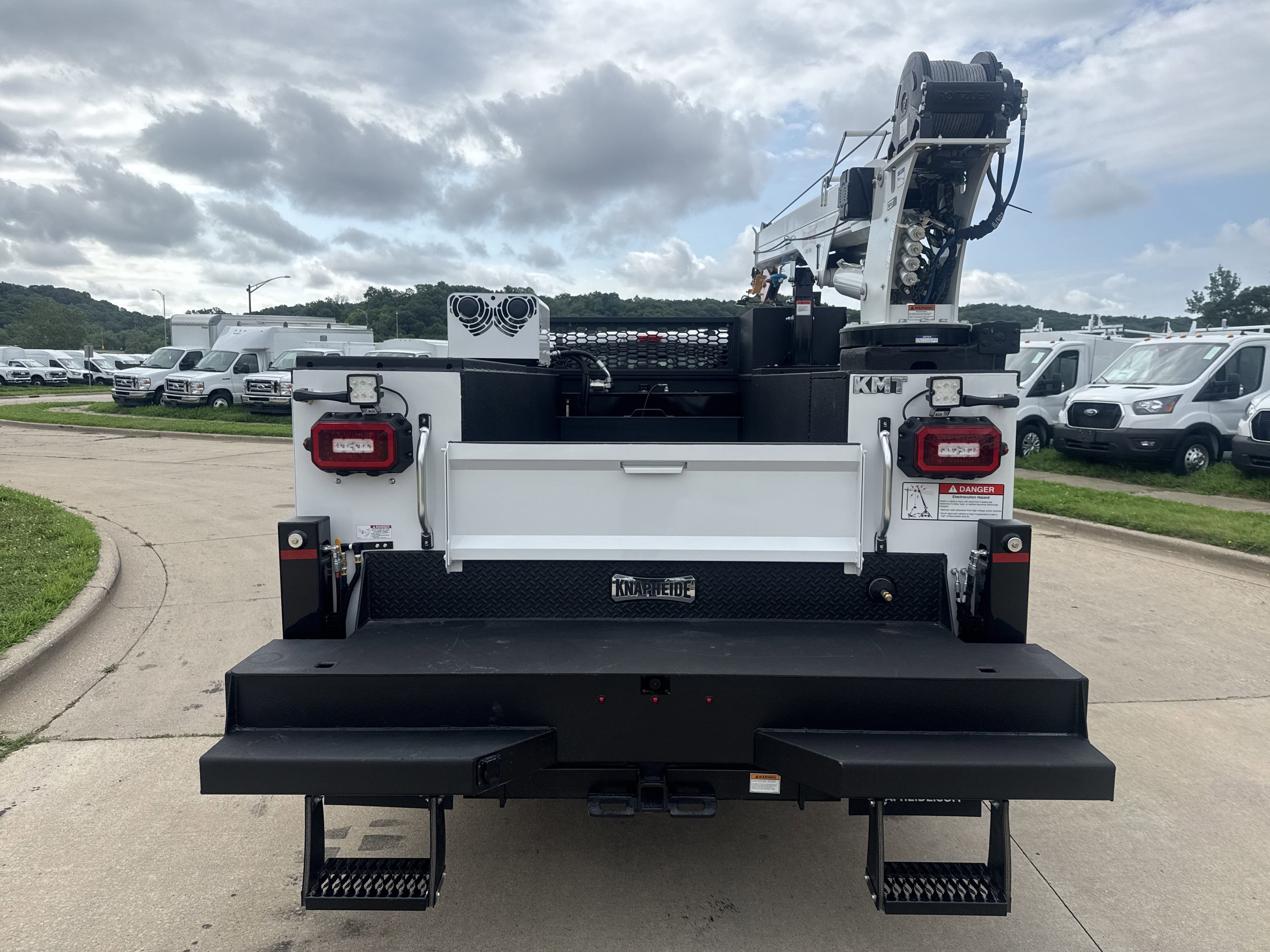 New 2025 Ford F550 4x4 SuperCab Super Duty image 3