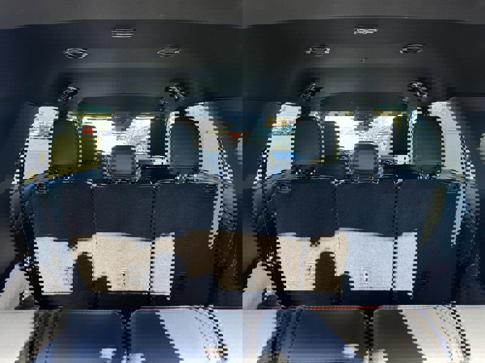 Used 2025 Ford Explorer ST-Line w/ ST-Line Street Pack image 8