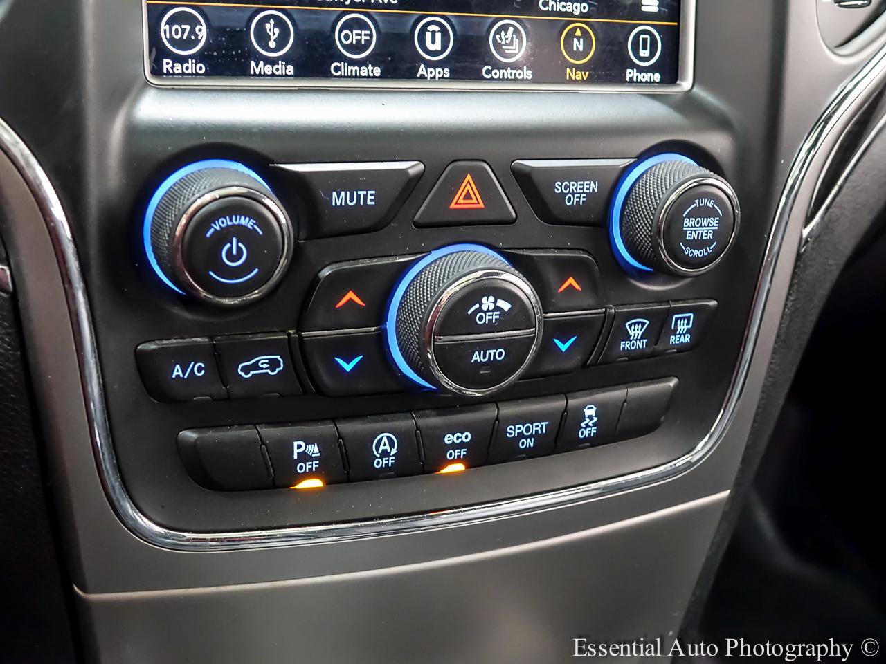 Used 2018 Jeep Grand Cherokee Overland AWD/4WD image 23