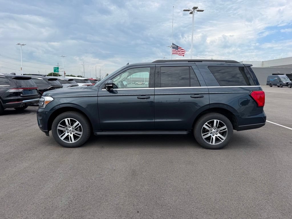 Used 2024 Ford Expedition XLT AWD/4WD image 8